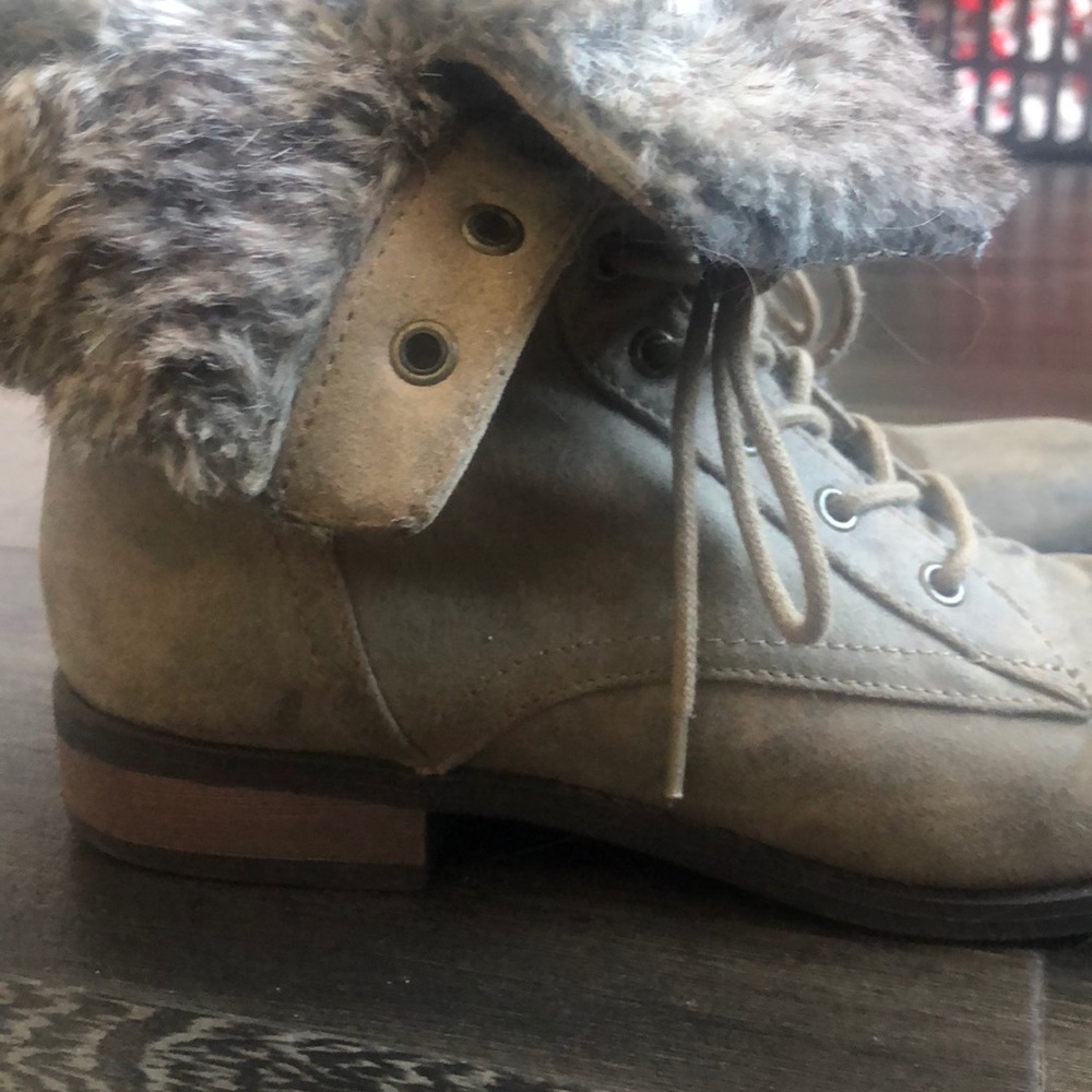 De stressed Fur Lined Boots - Picture 6 of 10